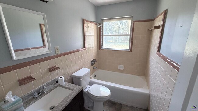 Building Photo - 1420 Nancelon St