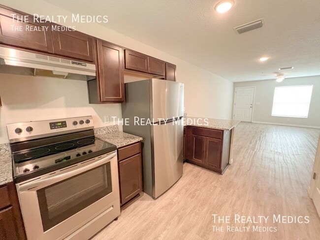 Building Photo - 8106 Juniper Rd