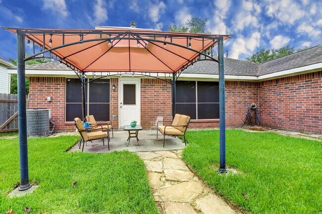 Building Photo - 12230 Cypress Shores Dr