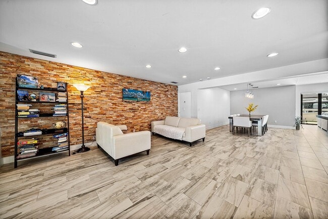 Building Photo - 740 NE 36th St