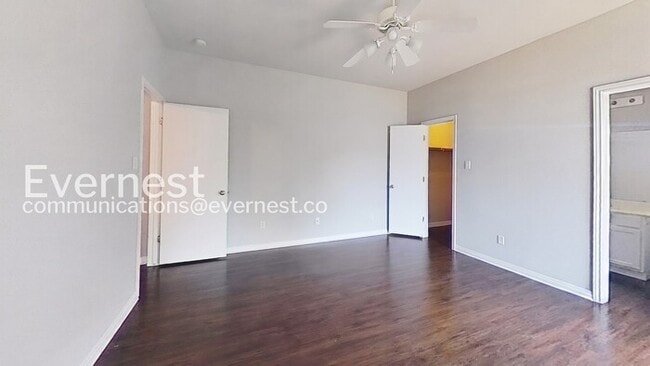 Building Photo - 1011 Iola Dr