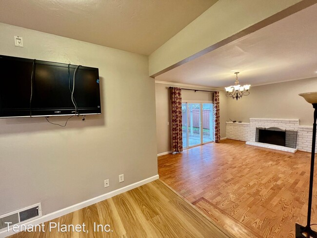 Building Photo - 3 br, 2 bath House - 1550 Magpie Ln