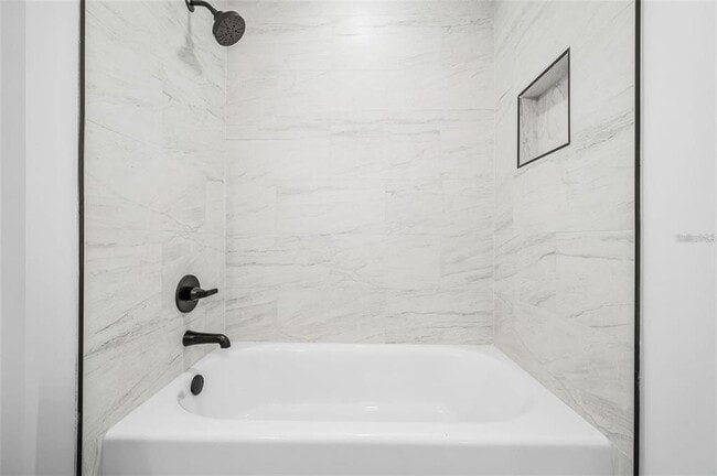 Building Photo - 1523 NE 1st Ave