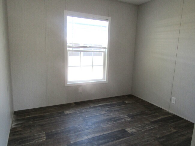 Building Photo - 200 Oak Harbor Camp