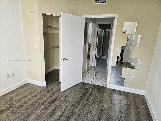 Building Photo - 2775 NE 187th St