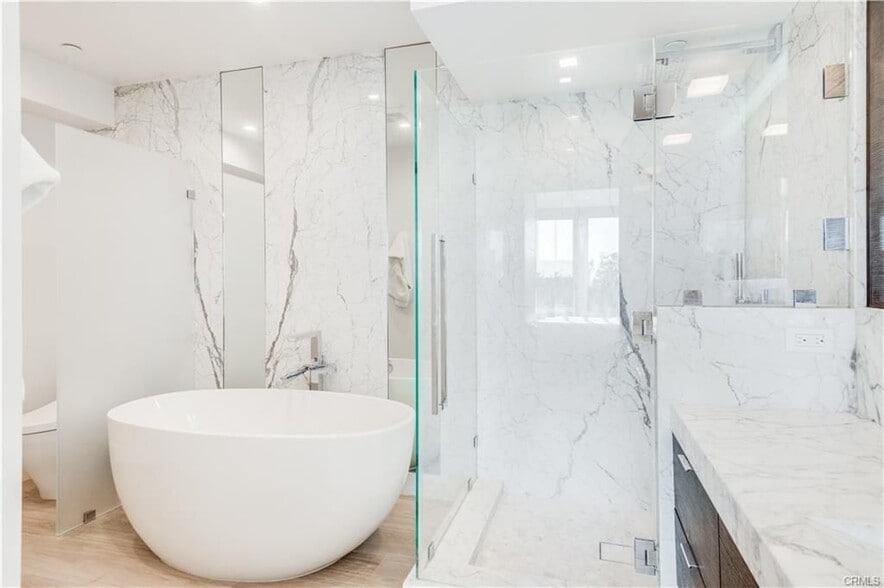 Building Photo - 810 Esplanade