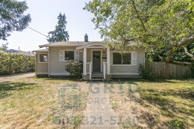 Building Photo - 2 Bedroom Home Available in Southeast Wood...