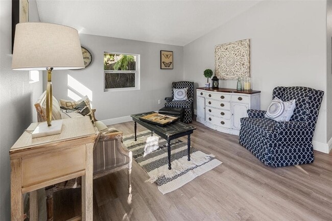 Building Photo - 1606 E Osborne Ave