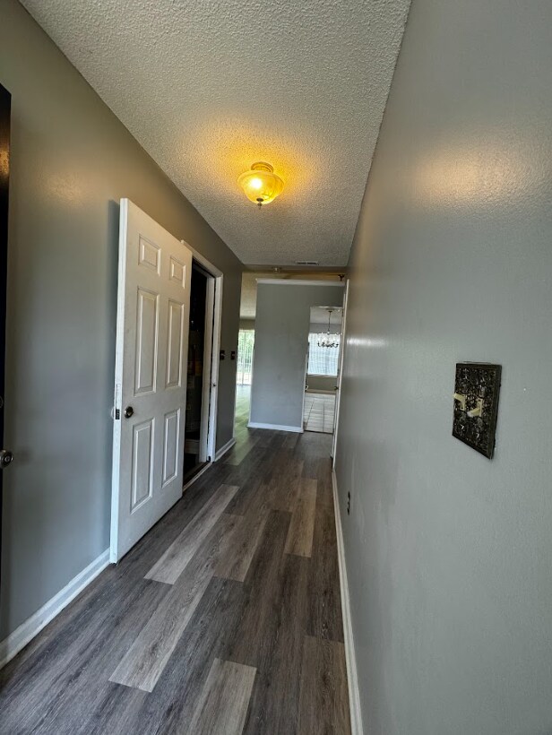 Building Photo - 3-Bedroom, 2-Bath Home in Sought-After Community