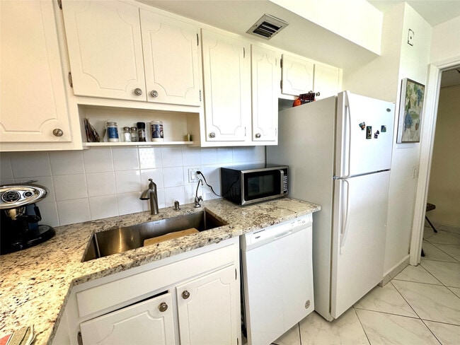 Building Photo - 2671 S Course Dr