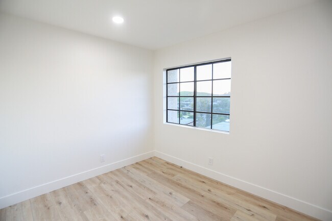 Building Photo - 2737 Chadwick Cir