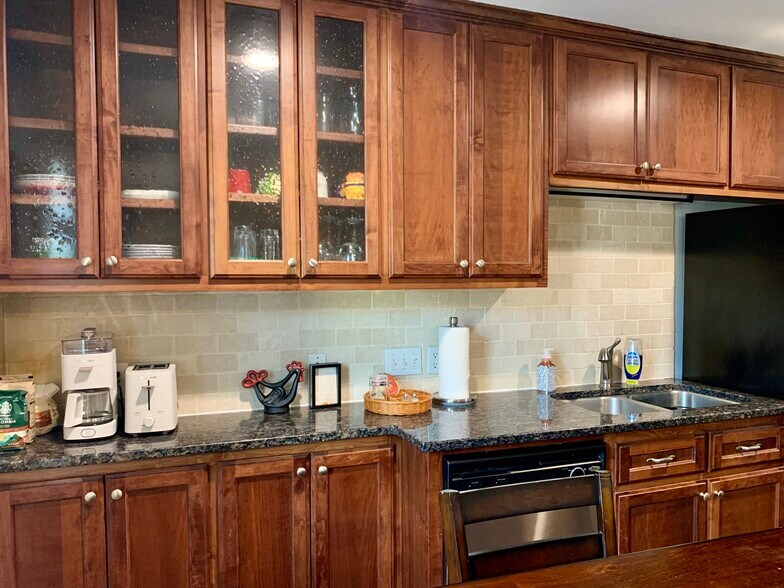 One bedroom x one bathroom condo. Corner unit. Private. All to yourself. Fully furnished. - 407 E 45th St #116