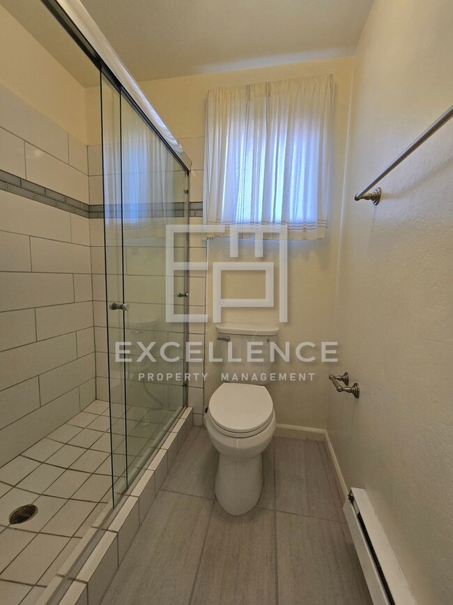 Building Photo - Spacious 2/2.5 Townhouse with 1 Car Garage...