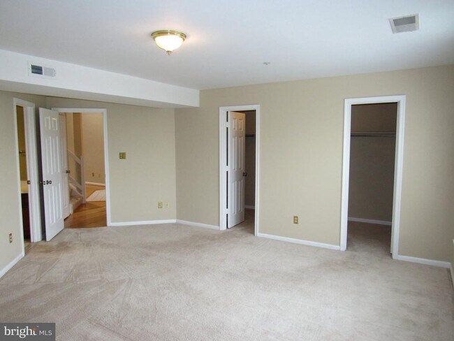 Building Photo - 6944 Ellingham Cir
