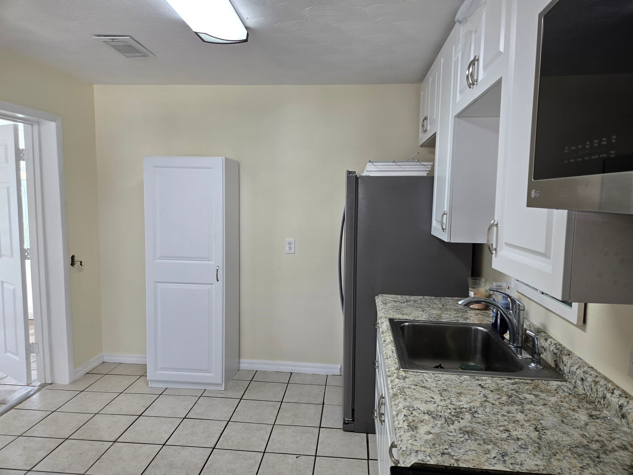 Building Photo - 719 W Palmetto St