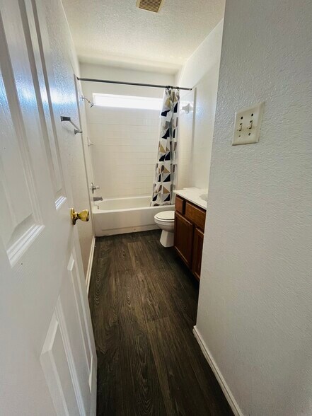 Building Photo - 2804 Cantabrian Dr