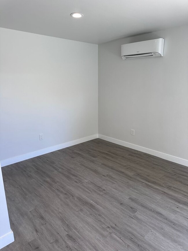 Building Photo - 454 Colin Kelly Dr