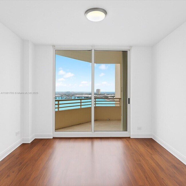 Building Photo - 888 Brickell Key Dr
