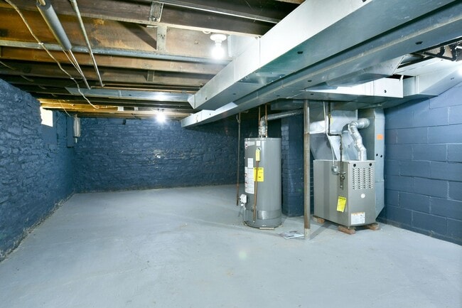 Building Photo - 226-228 W Park Ave