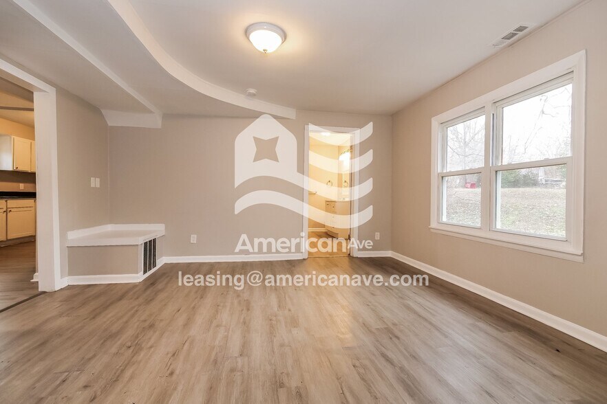 Building Photo - 901 S Leslie Ave