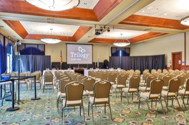 Building Photo - 206 Cedar Ridge Dr