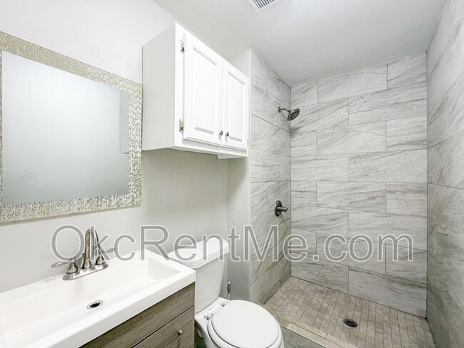 Building Photo - 502 Peppertree Ln