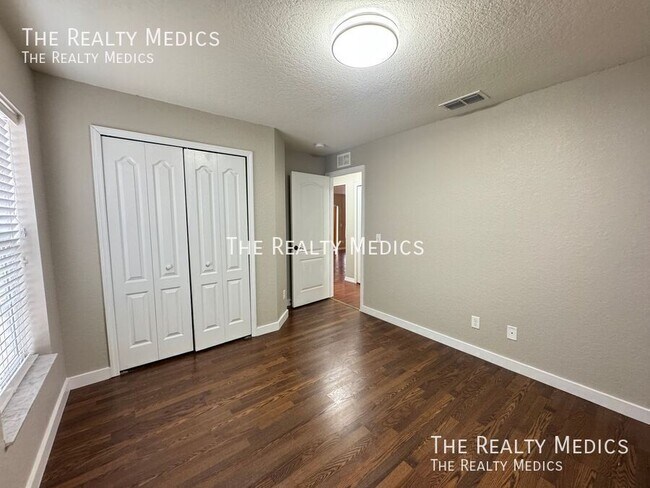 Building Photo - 120 Captain Hook Way