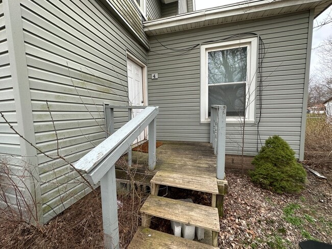 Building Photo - 2120 Lansing Ave