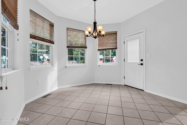 Building Photo - 3 Wellesly Ct