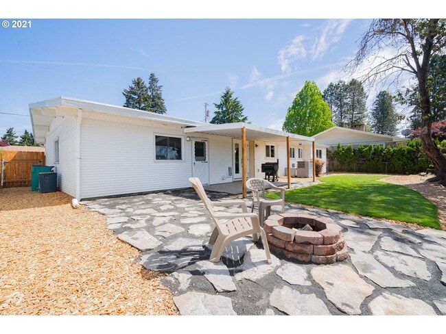 Building Photo - Gorgeous 3 Bedroom Remodel in Highly Desir...