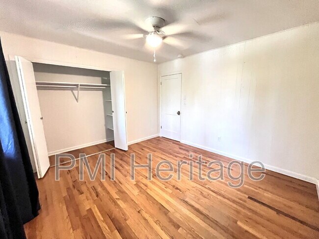 Building Photo - 1139 N Sunset Dr
