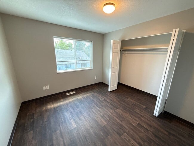Building Photo - 4312 Sacramento Ct NE