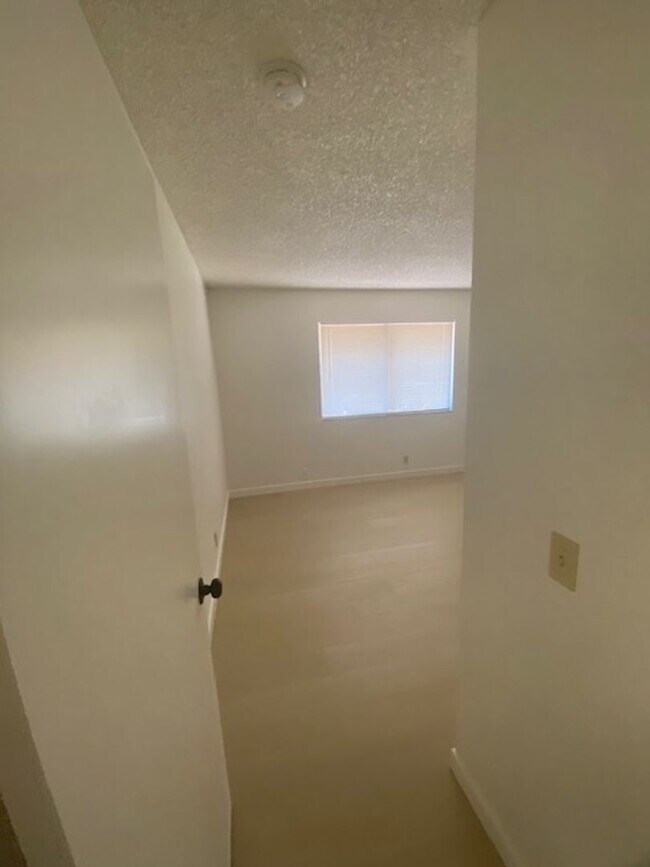 Building Photo - 1118 Woodridge Dr