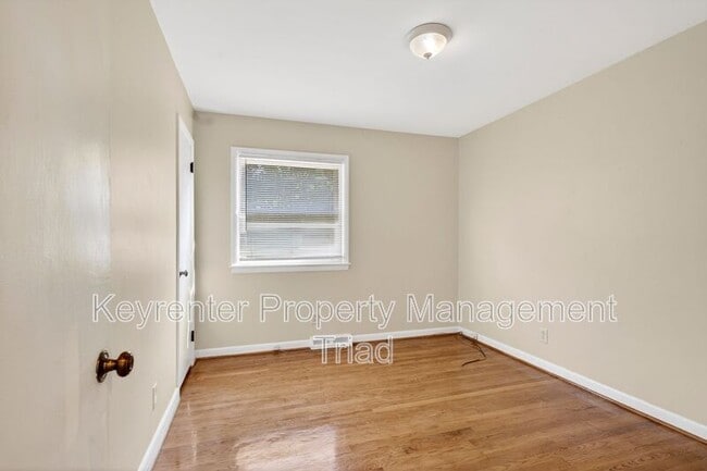 Building Photo - 1821 W Meadowview Rd