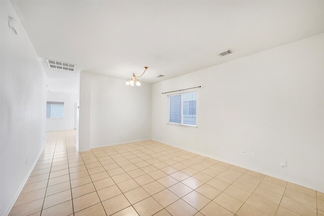 Building Photo - 1102 Grassy View Dr