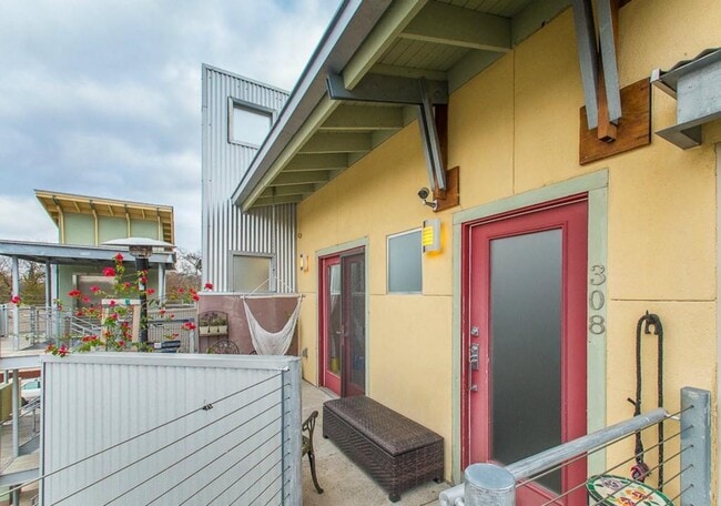 Building Photo - 41 Waller St