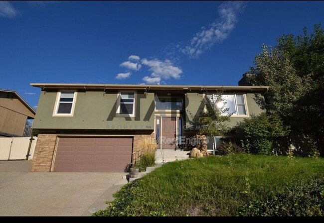 Primary Photo - 9111 Parakeet Dr