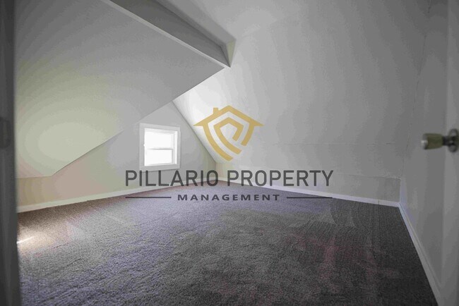 Building Photo - Close to Marion University, 3 Bedroom, 1.5...