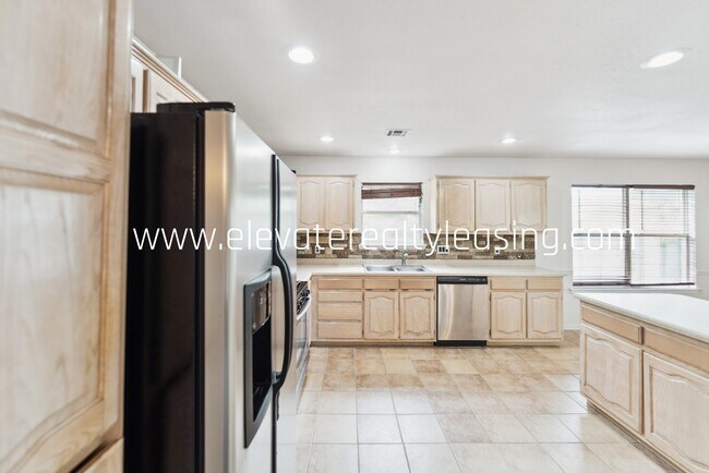 Building Photo - 1305 W Quincy St