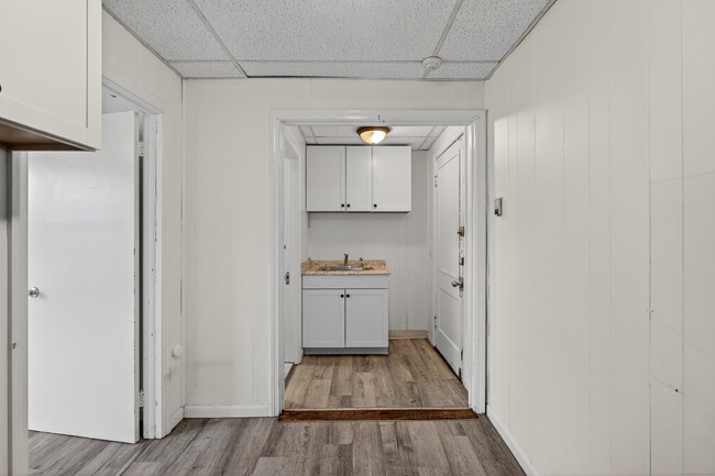 Building Photo - 84 Main St