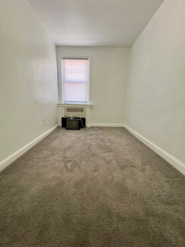 Building Photo - Stunning 3-Bedroom Townhome in Drexel Hill! Available NOW!