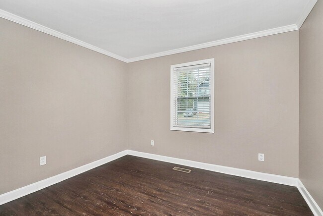 Building Photo - Adorable Modern 2 Bedroom Duplex!