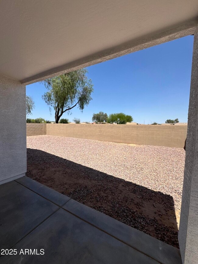 Building Photo - 513 S 115th Dr