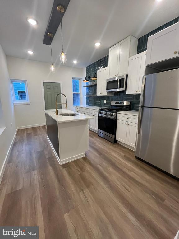 Building Photo - 5712 Cedar Ave