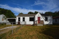 Building Photo - 3 Bedroom, 1 Bath totally fenced-in yard