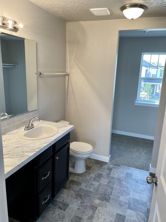 Building Photo - 5978 S Carlburg Ave