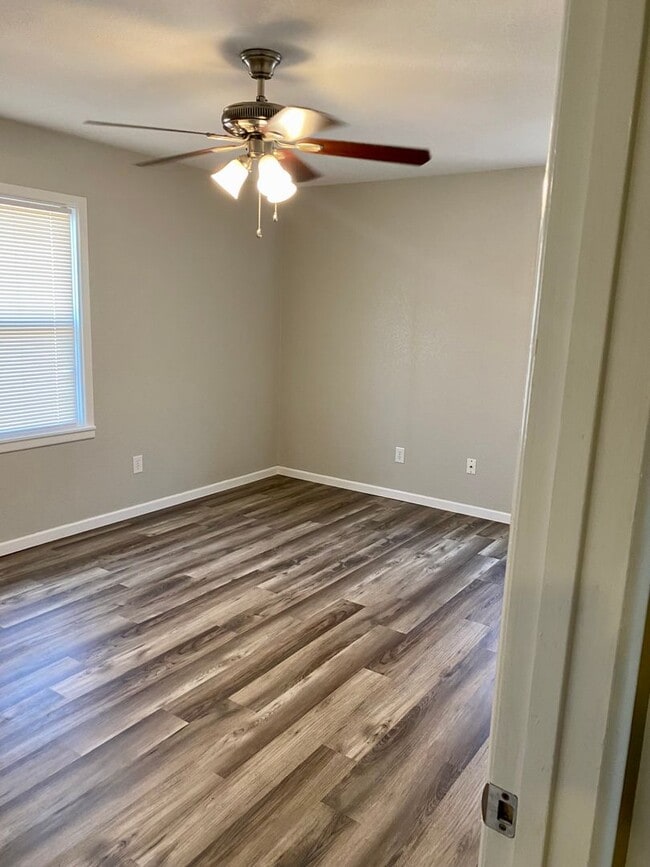 Building Photo - 3/1/1 Ready April 1