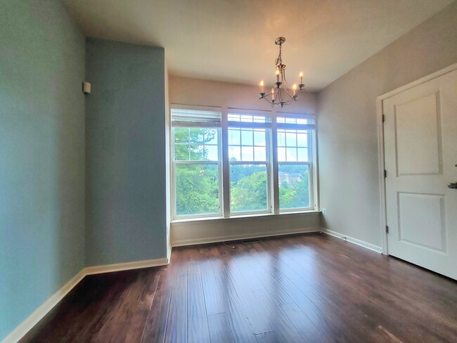 Building Photo - 135 Prado Ln
