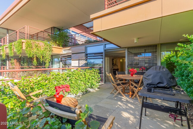 Building Photo - 7131 E Rancho Vista Dr