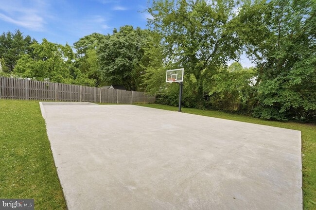 Building Photo - 6355 Willowfield Way